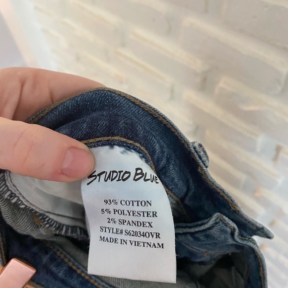 Distressed Skinny Jeans - Picture 4 of 4